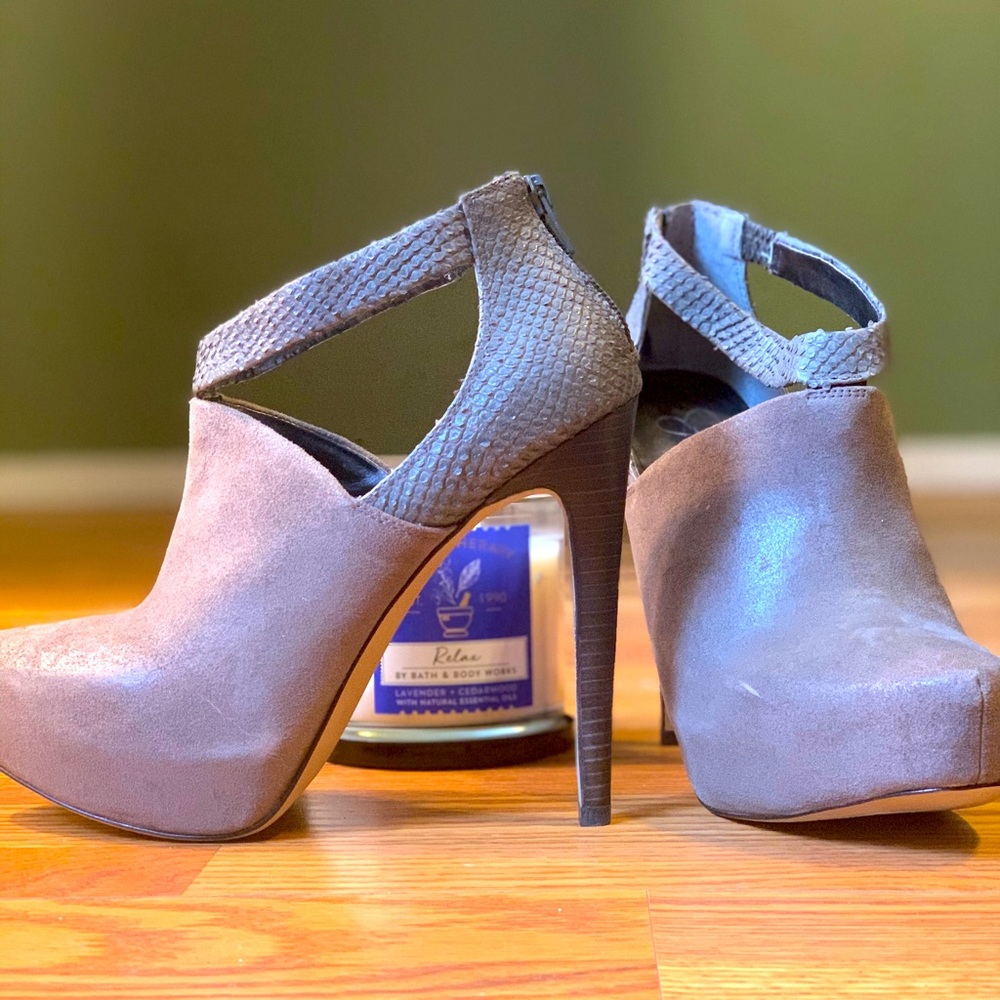 Jessica Simpson Leather/snakeskin ankle booties